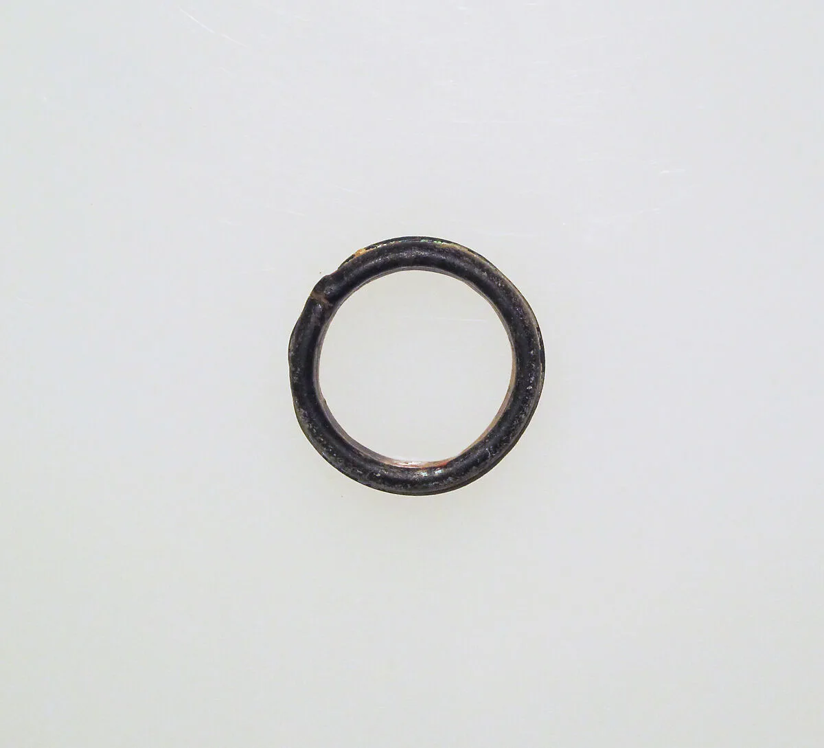 Glass finger ring — Unknown