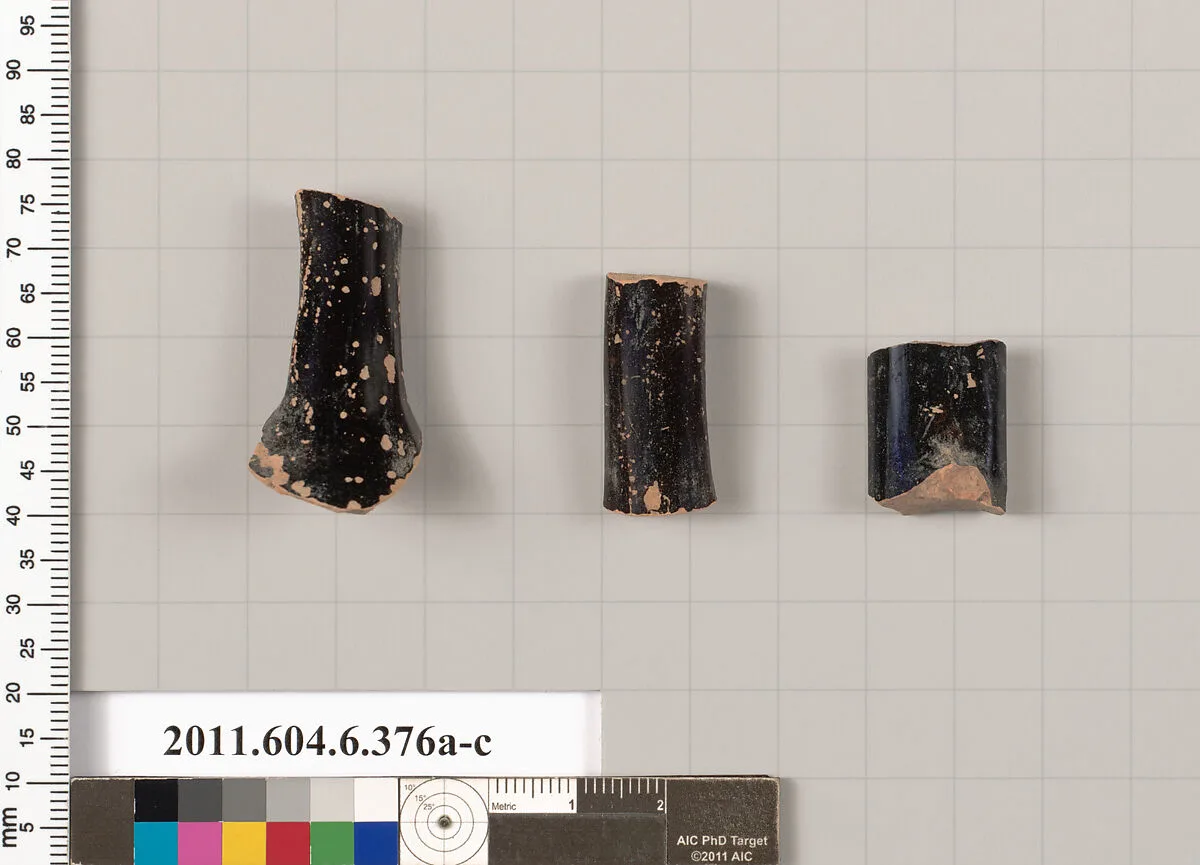 Terracotta fragments of undetermined shapes — Unknown