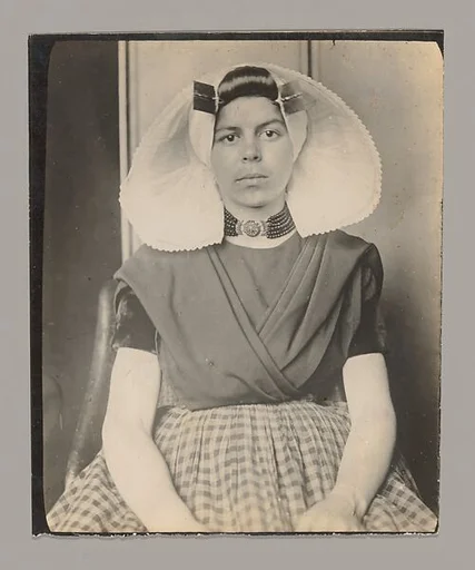 [Protestant Women from Zuid-Beveland, Province of Zeeland, The Netherlands; Ellis Island, New York]
