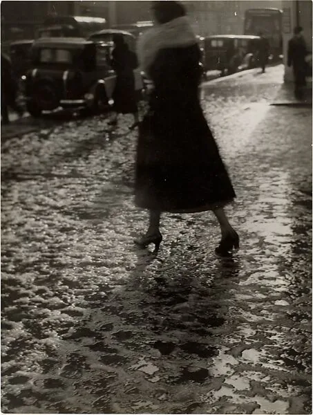 Jour de Pluie aux Champs-Elysées — Brassaï