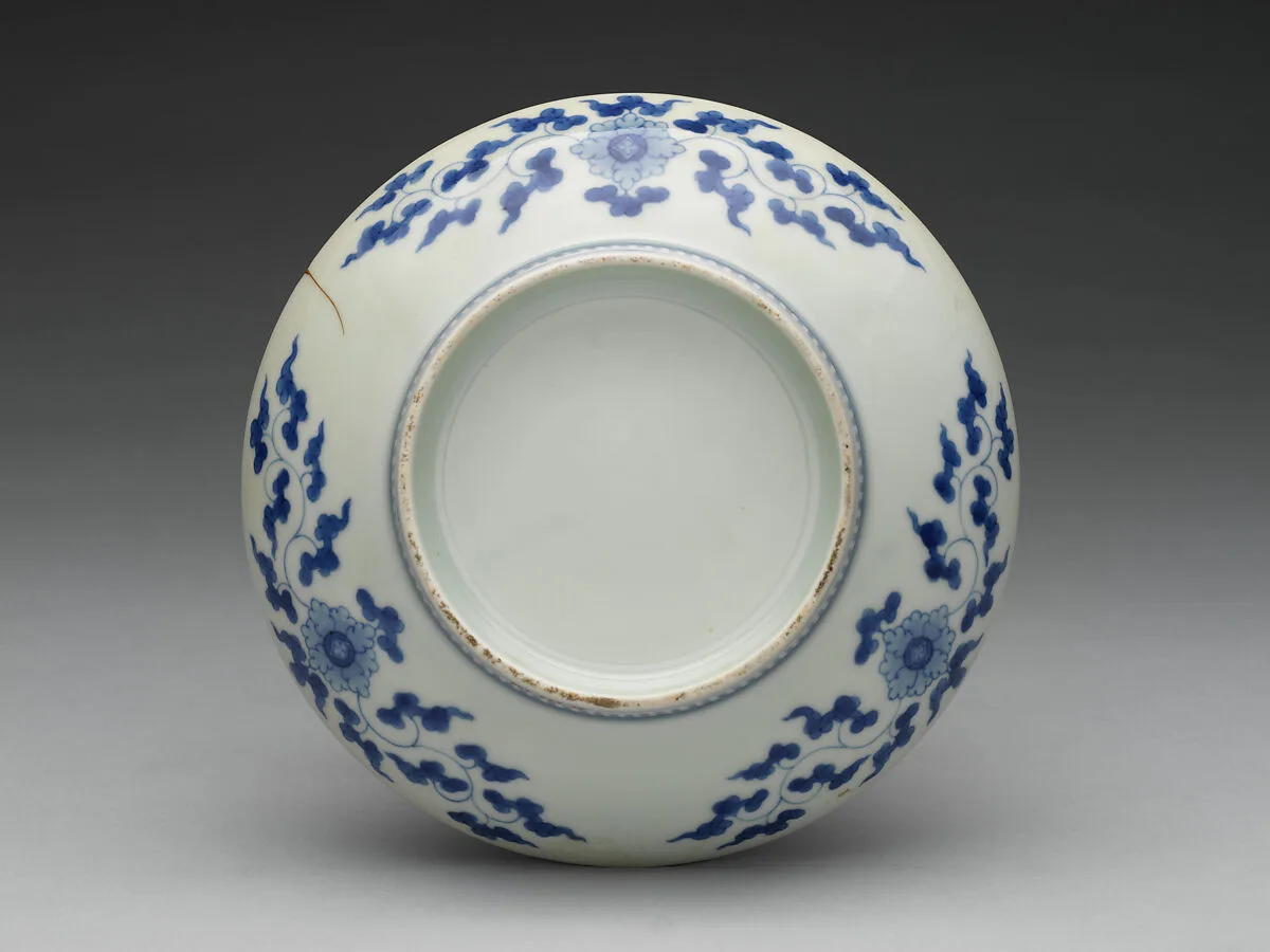 色絵桜花筏文皿|Dish with Cherry Blossom Rafts — Unknown