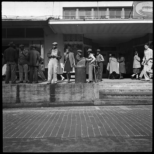 [People Waiting for Bus, Tallahassee, Florida]