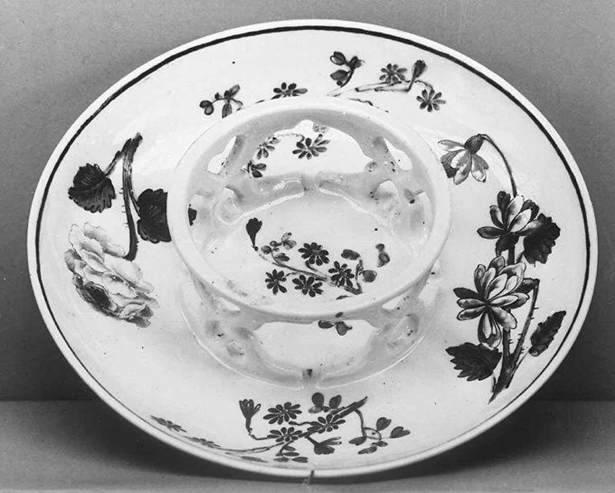 Saucer — Vienna|Claudius Innocentius Du Paquier period