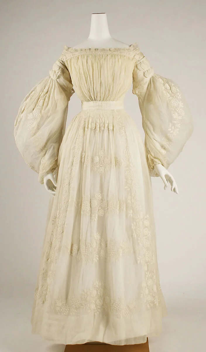 Wedding dress — Unknown