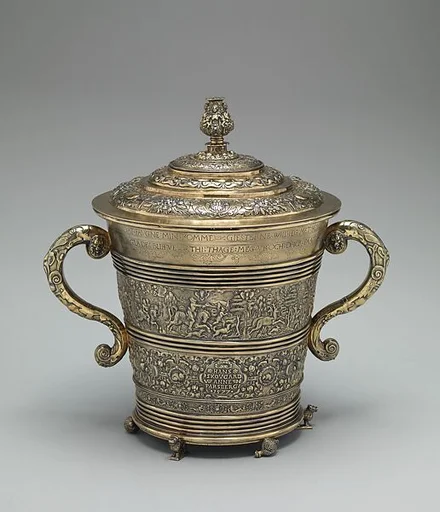 Bucket with cover
