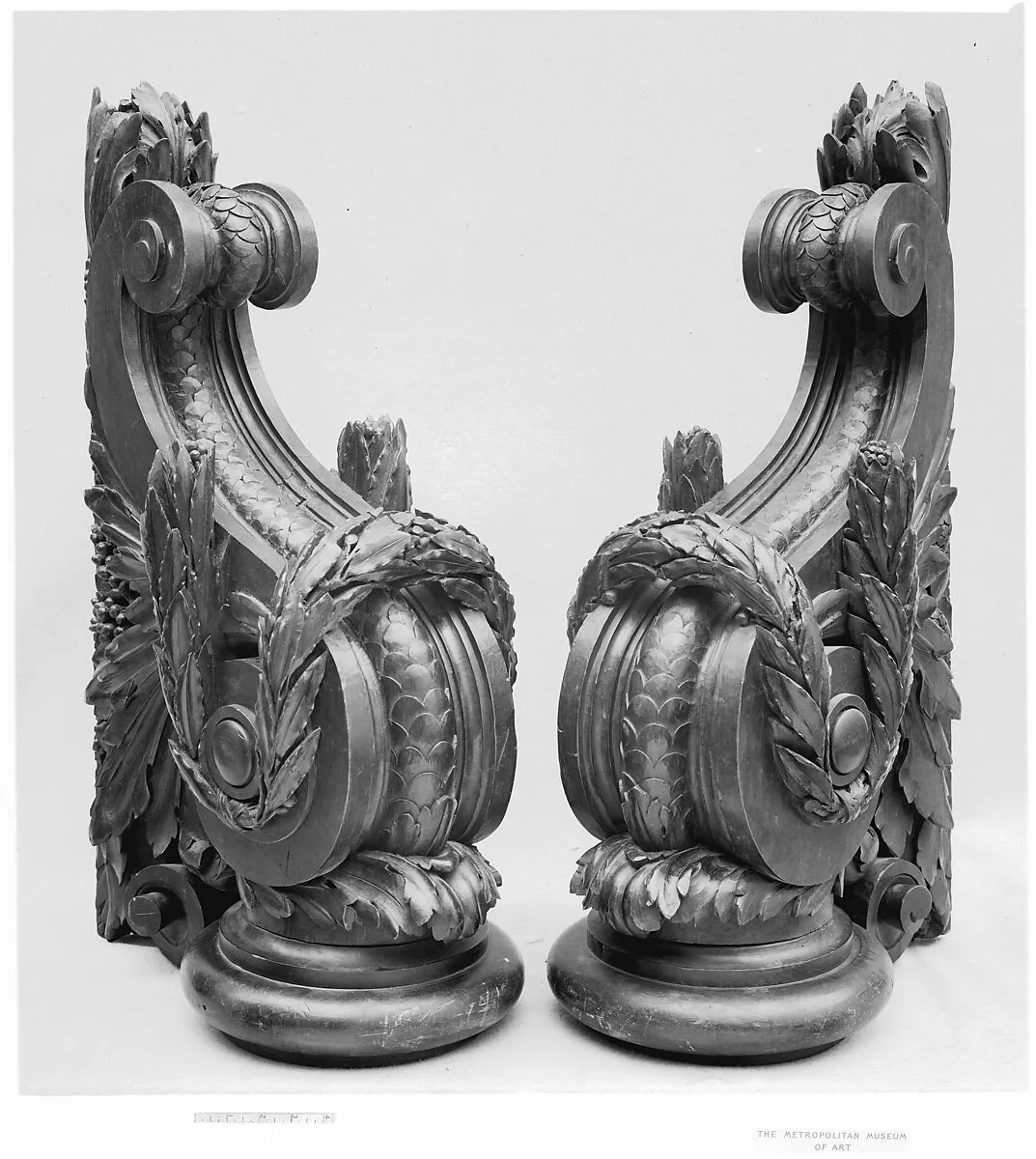 Pair of console supports — Unknown