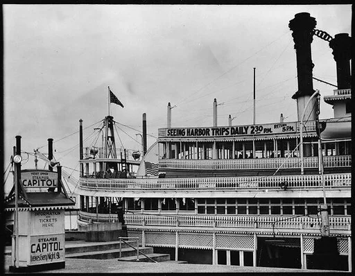 [Steamboat Capitol, New Orleans, Louisiana]