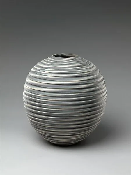 尾形香三夫作 練上壺 「眩暈」|Spiraling Vessel, Dizzy Shadings (Genun) — Ogata Kamio