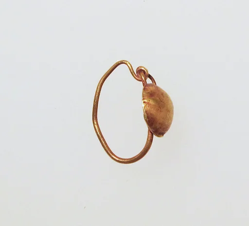 Earring with plain loop and disc