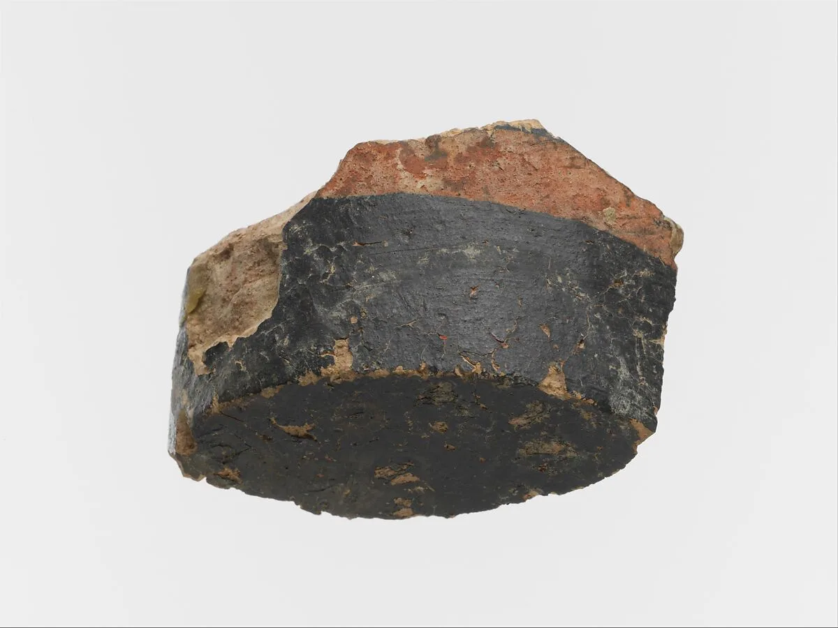 Terracotta fragment of the bottom of a cup with polychrome decoration — Unknown