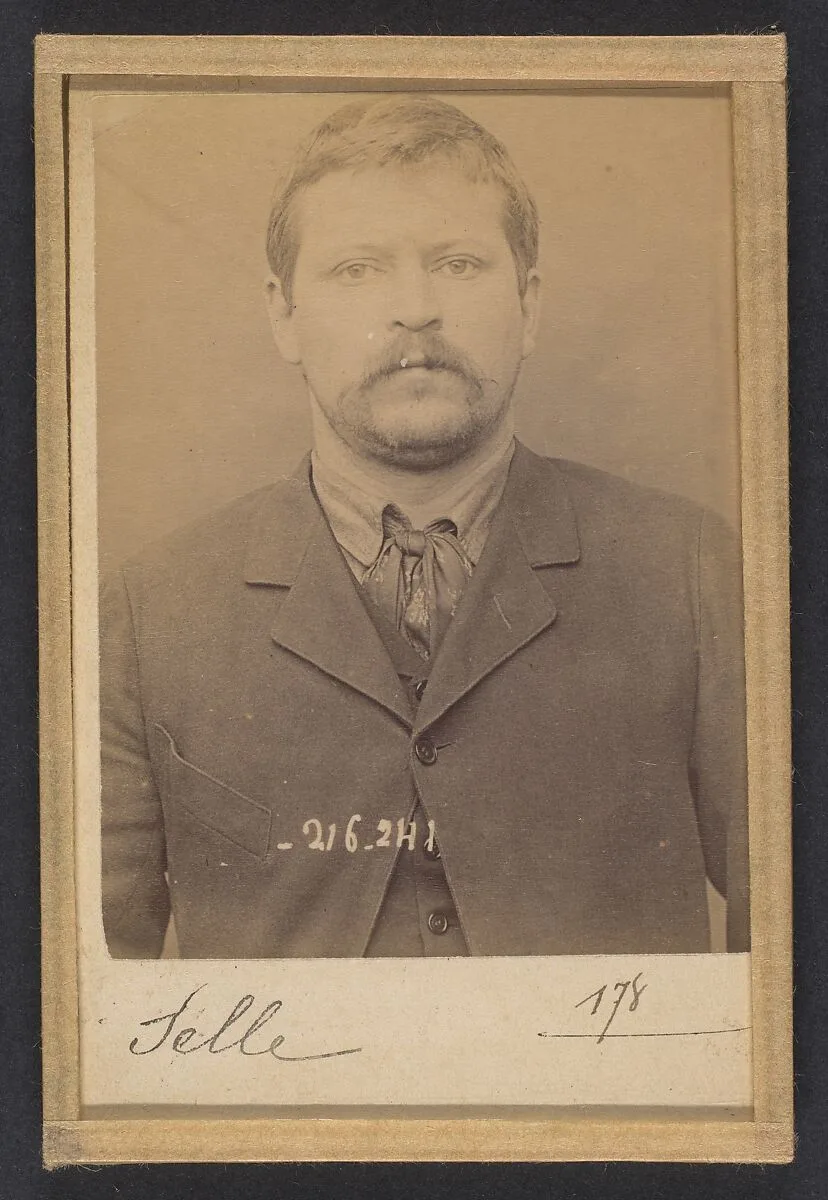 Selle. Louis- Désiré-Honoré. 31 ans, né à Bougival. Cordonnier. Anarchiste. 26/3/94. — Alphonse Bertillon