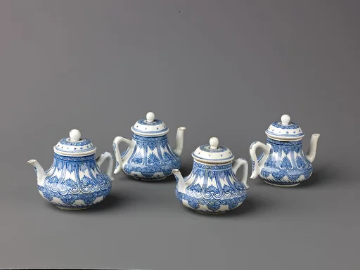 Small covered winepot or teapot (similar to 1975.1.1714-15 and 1975.1.1717)