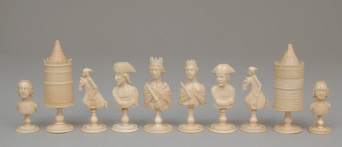 Chessmen (32) and box — Unknown