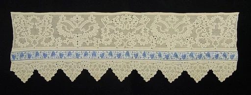 Bed curtain border