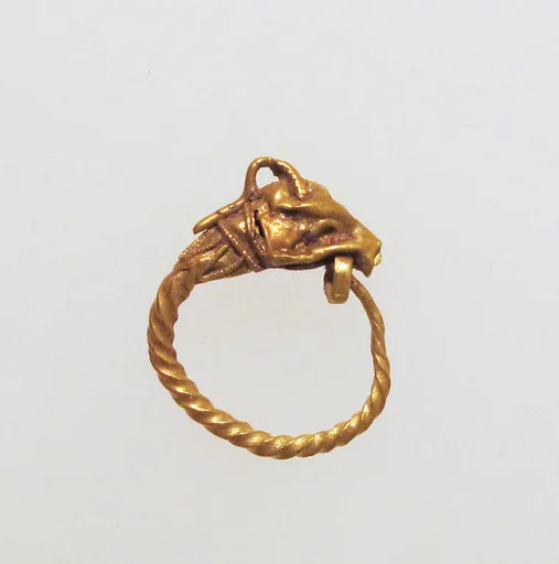 Gold earring with head of an animal