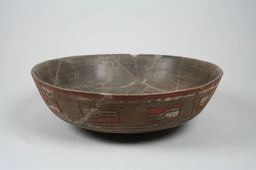 Incised bowl with geometric pattern