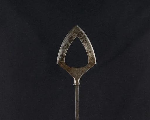 Arrowhead (<i>Yanone</i>)