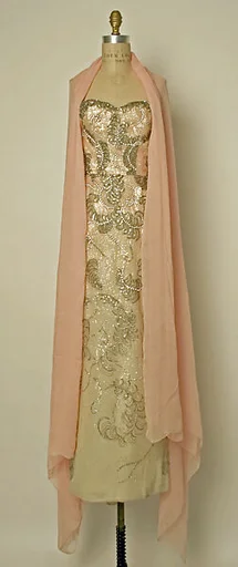 Court presentation ensemble