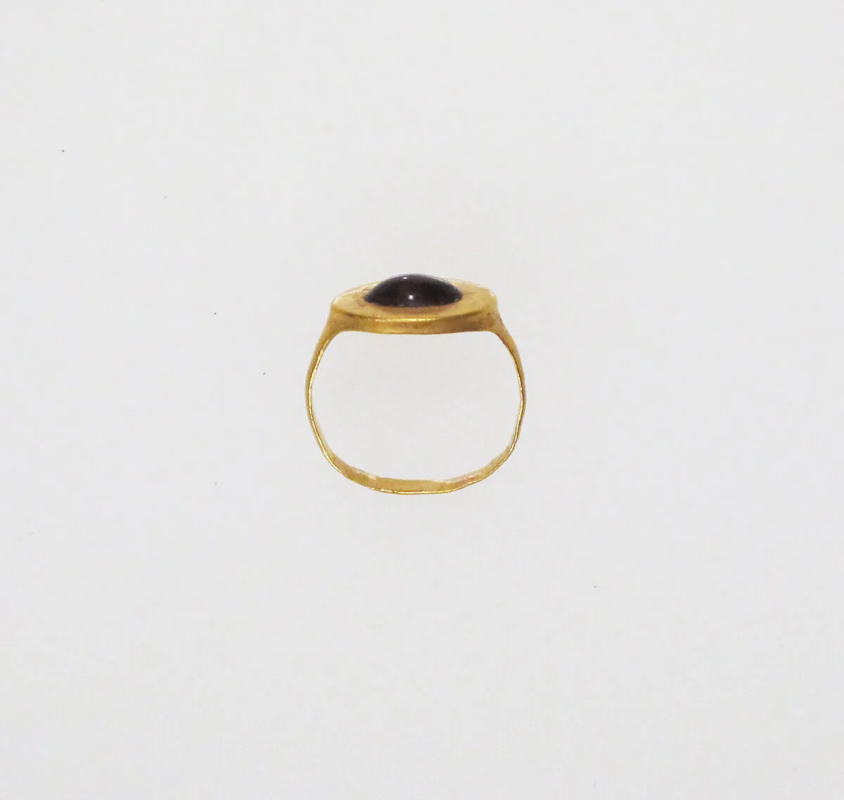 Ring with carbuncle — Unknown