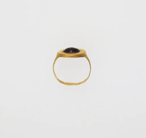 Ring with carbuncle
