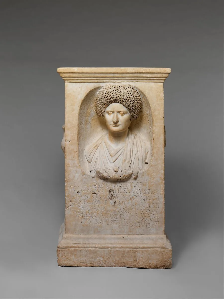 Marble funerary altar of Cominia Tyche — Unknown