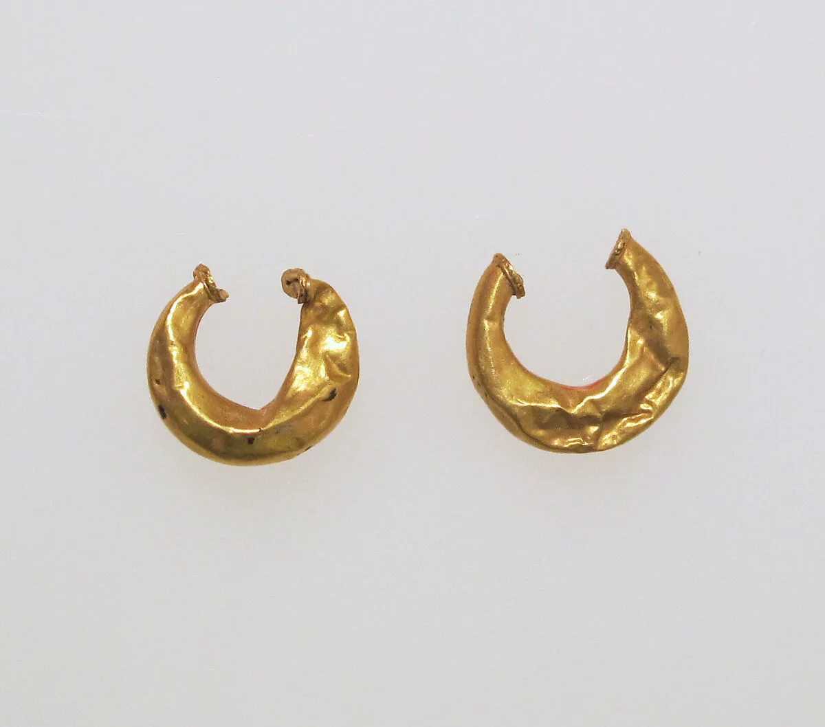 Earring, crescent-shaped — Unknown