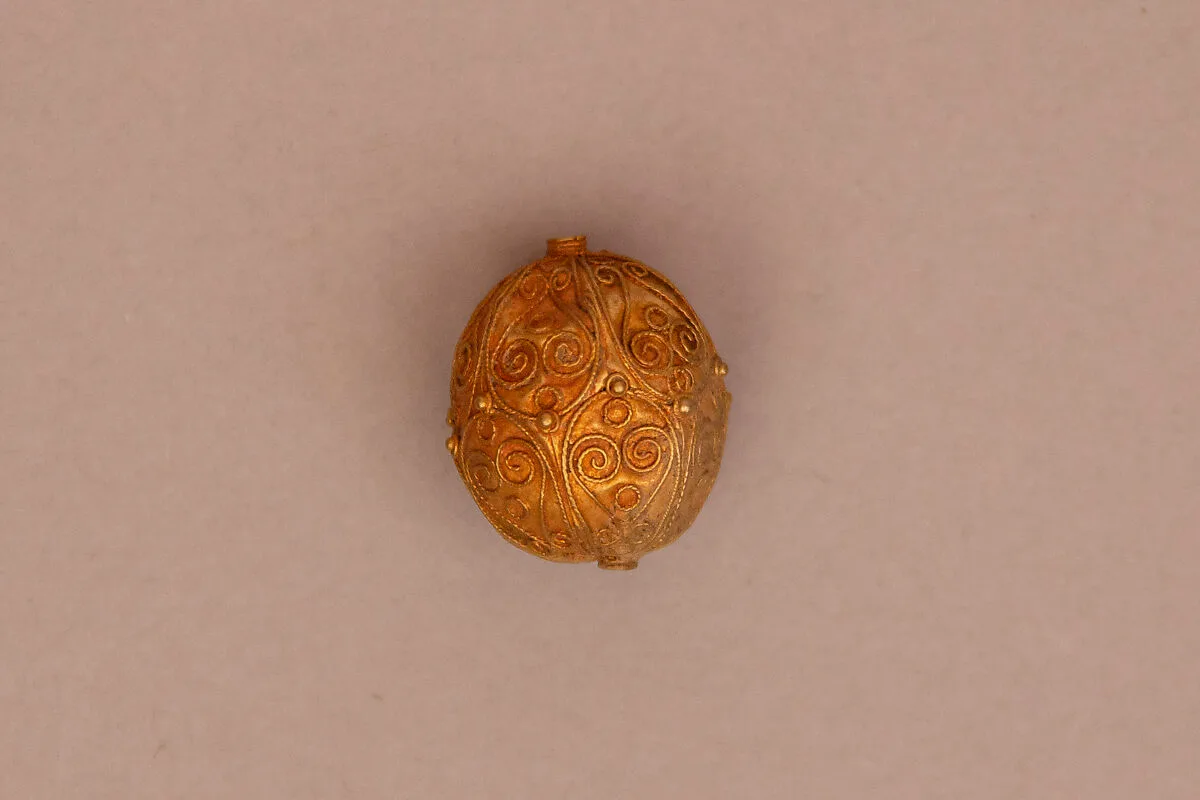 Bead — Unknown