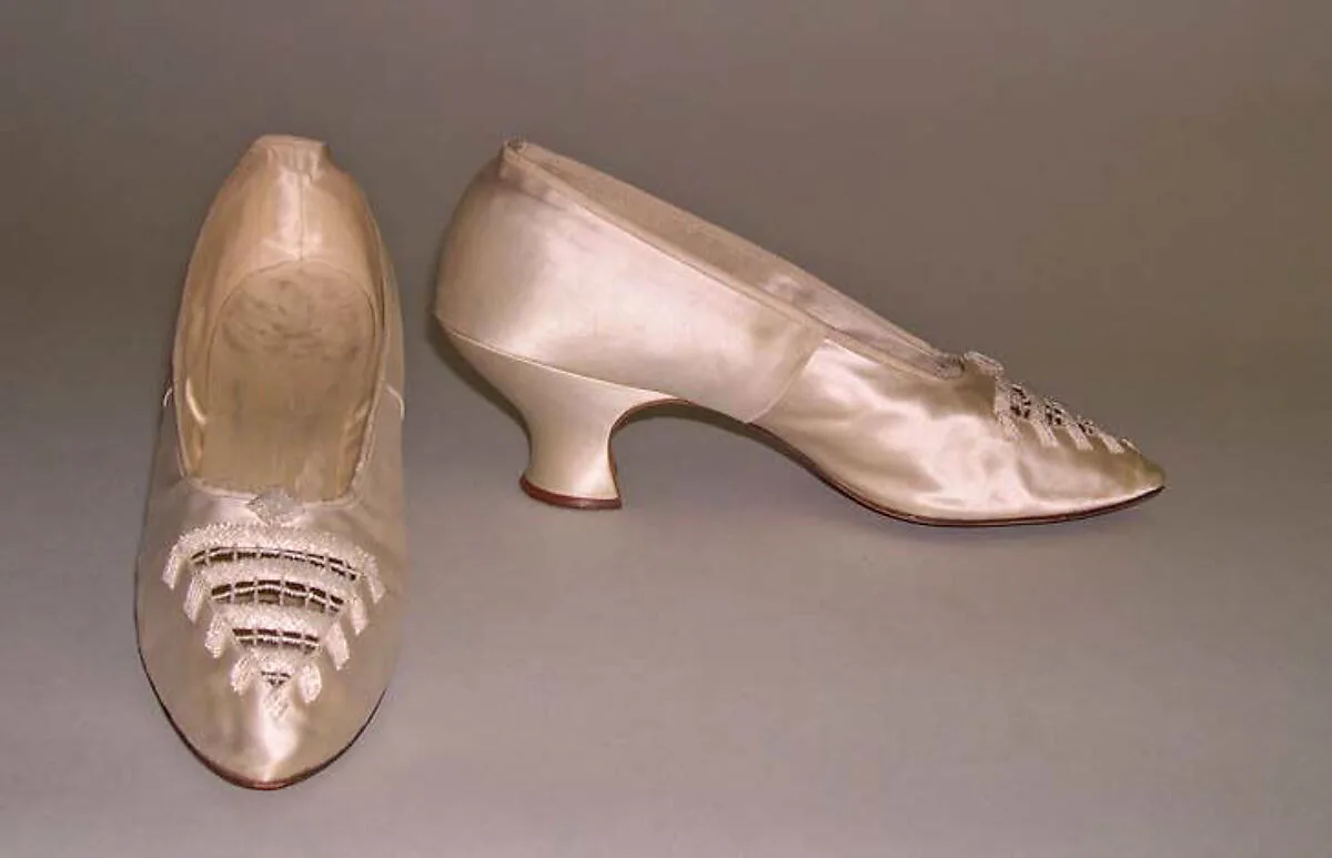 Wedding shoes — Unknown