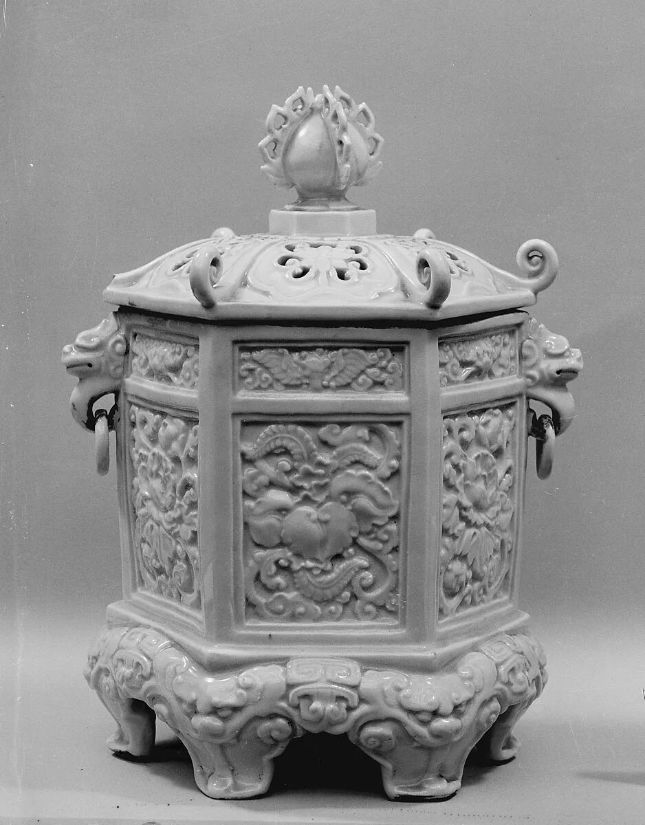 白磁陽刻釣り灯籠形香炉 一対|Incense Burner in the Shape of a Hanging Lantern (one of a pair) — Unknown