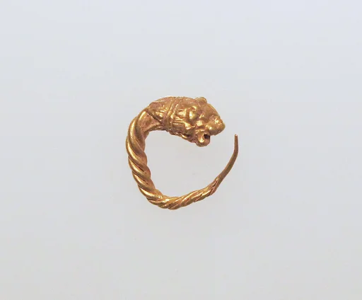 Gold earring with head of a lion