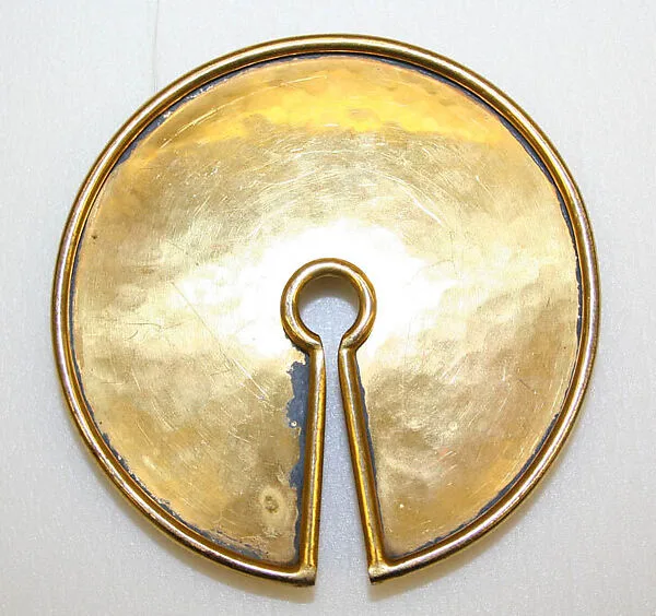 Belt buckle — Mary McFadden