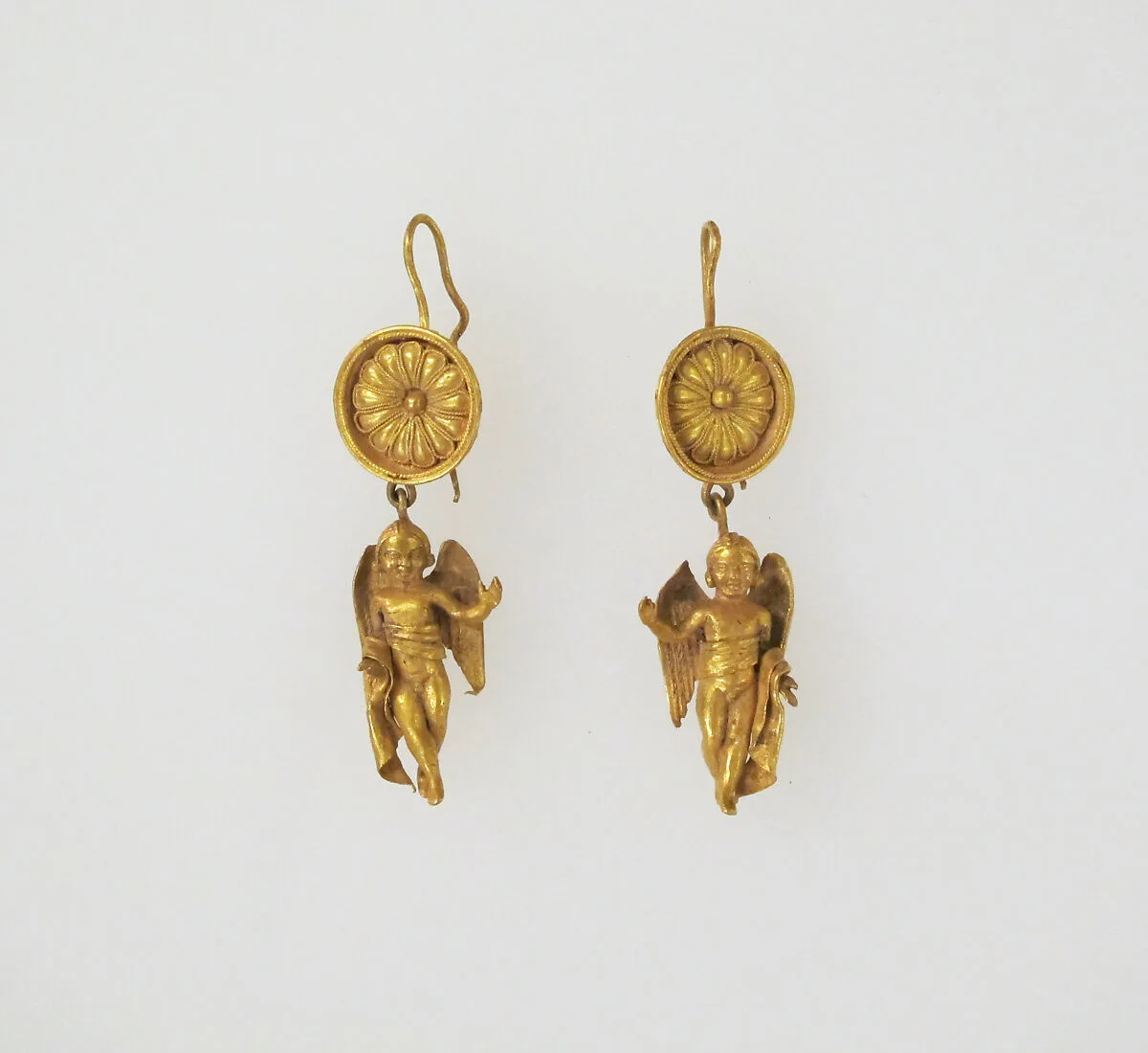 Earring with pendant of Eros — Unknown