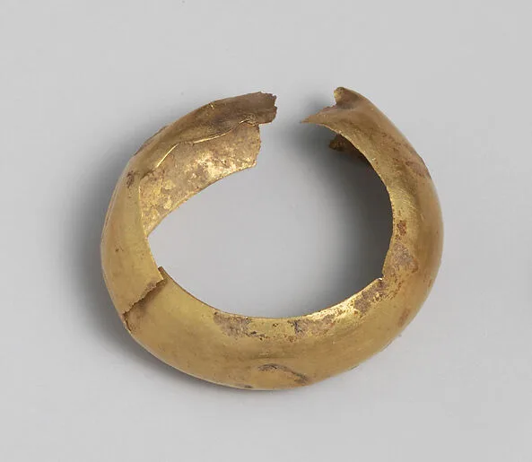 Gold ring — Unknown