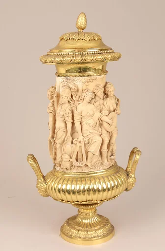 Saltcellar with cover