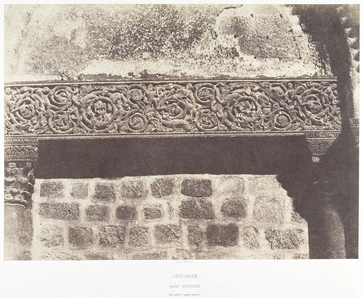 Jérusalem, Saint-Sépulcre, Bas-relief (porte murée) — Auguste Salzmann|Imprimerie photographique de Blanquart-Évrard, à Lille