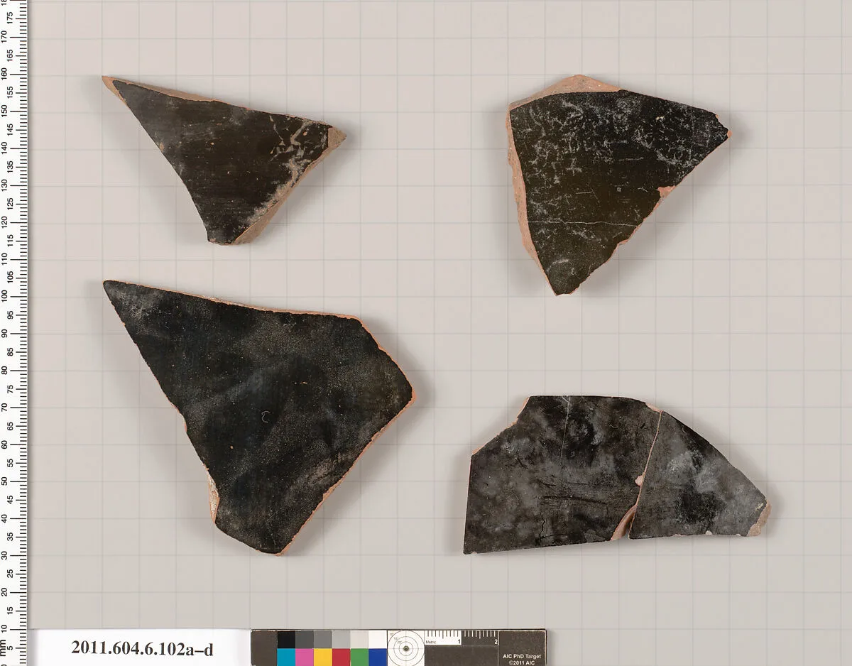 Terracotta fragments of closed shapes — Unknown