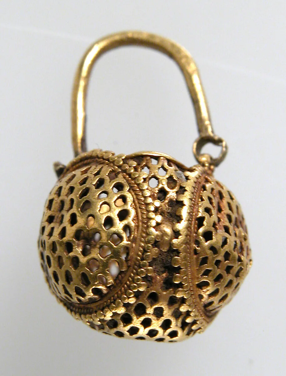 Gold "Basket" Earring — Unknown