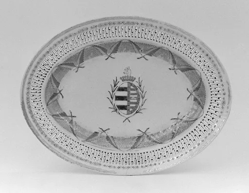 Tray for a fruit basket (part of a service)