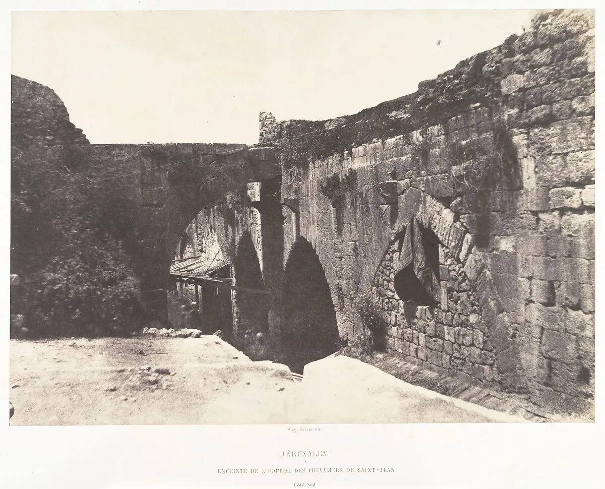 Jérusalem, Enceinte de l'Hopital des Chevaliers-de-Saint-Jean, Côté Sud — Auguste Salzmann|Imprimerie photographique de Blanquart-Évrard, à Lille