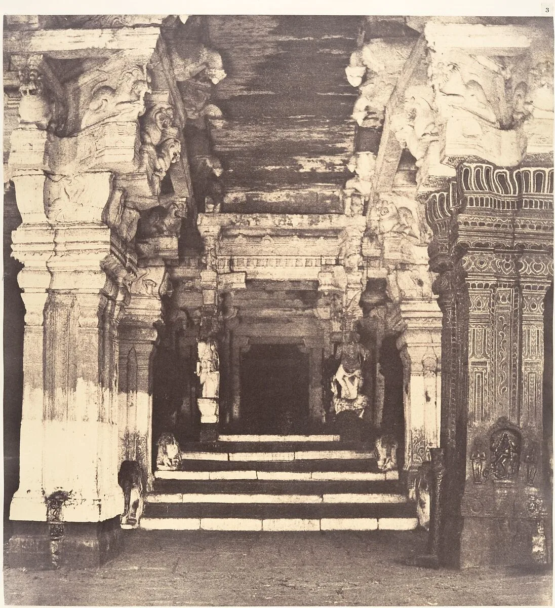 Entrance to the Thousand Pillared Mundapam in the Great Pagoda — Linnaeus Tripe