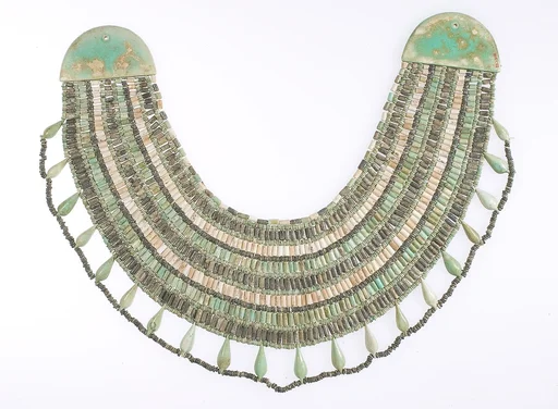 Broad collar
