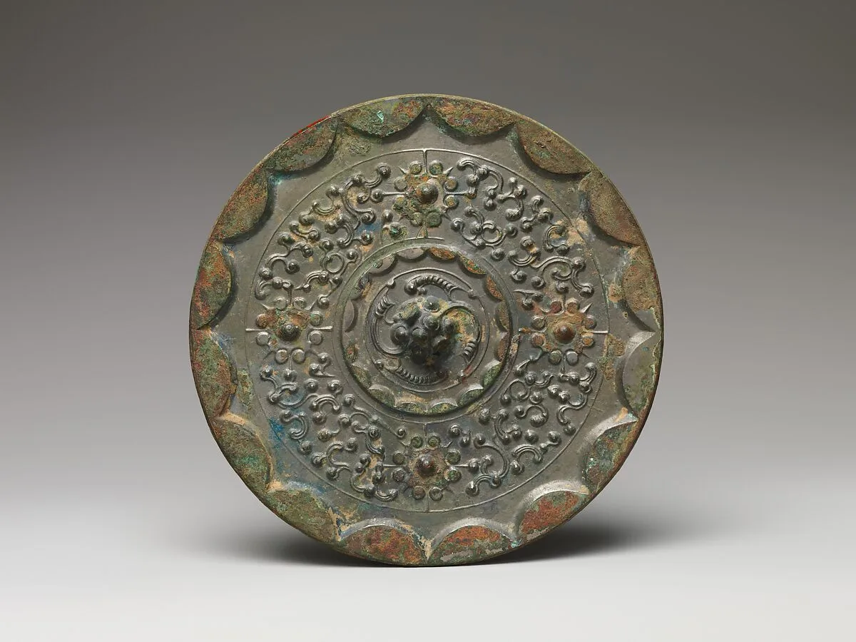 漢 星雲紋銅鏡|Mirror with dragons and knob-and-swirl design — Unknown