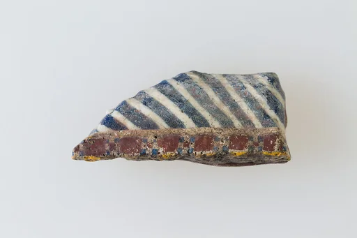 Inlay with stripes