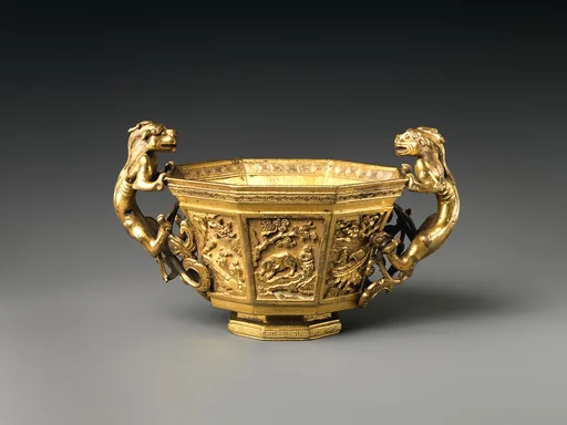 明末清初  銅鎏金人物故事圖八方螭耳杯|Octagonal cup with dragon handles