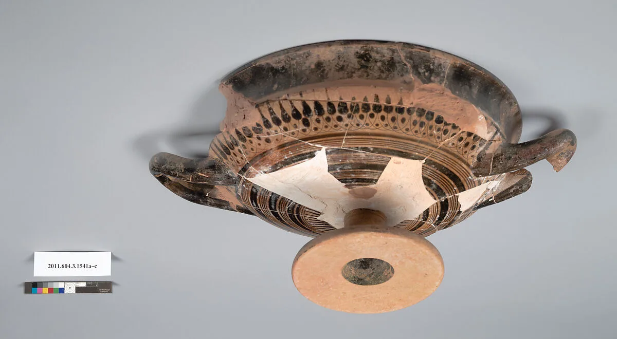 Terracotta fragments of a kylix: Droop cup (drinking cup) — Unknown