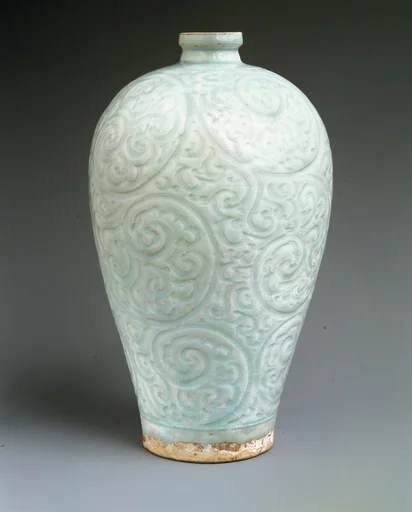 南宋至元 景德鎮窯青白瓷纏枝紋瓶|Bottle with vegetal scrolls