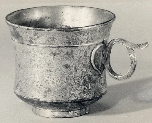 唐 鎏金青銅鏨花杯|Cup with ring handle