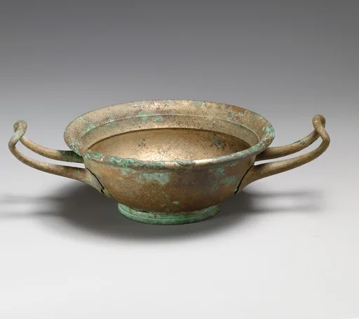 Bronze kylix (drinking cup)
