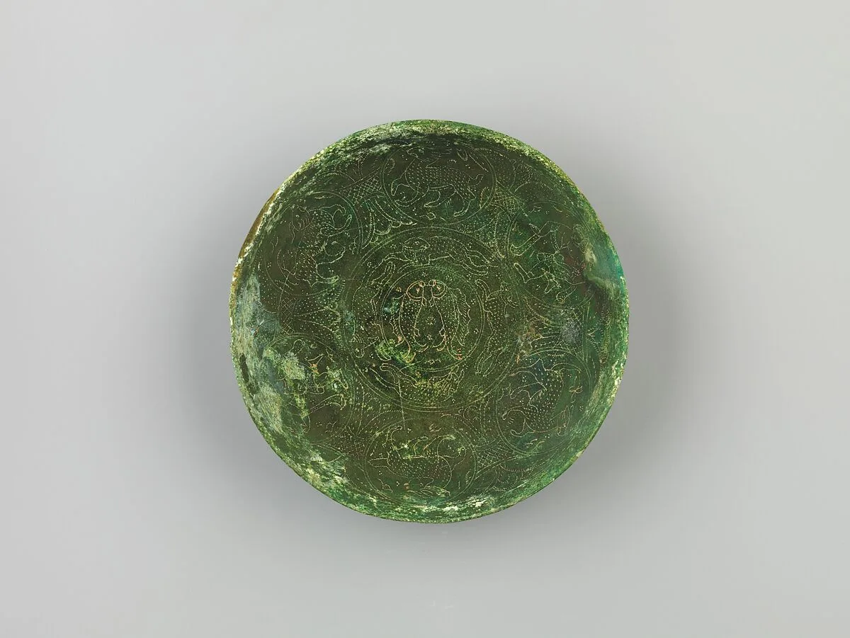 5—6世紀 舞人動物紋青銅碗|Bowl with double fish, dancers, and animals — Unknown