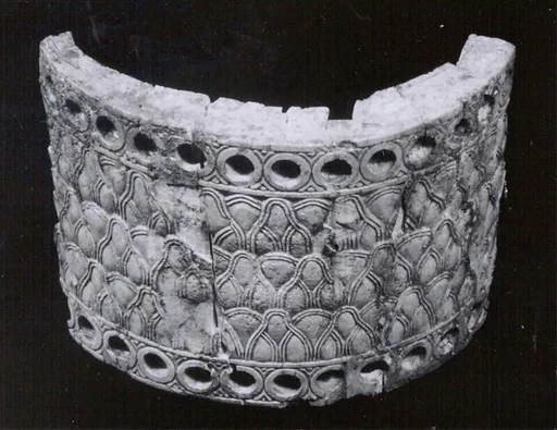 Patterned frieze